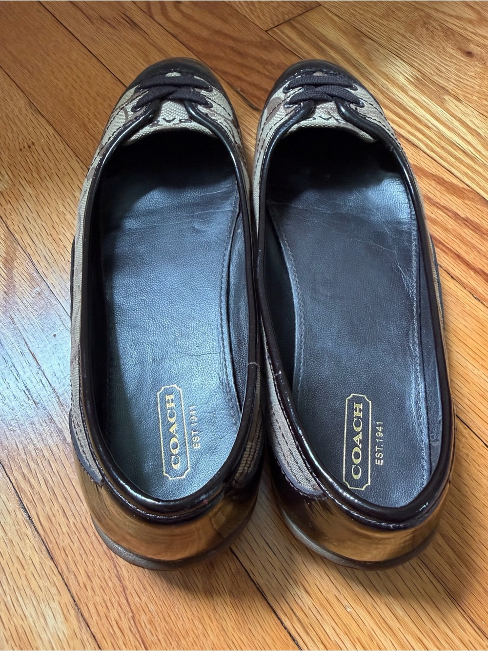 Coach Dannie Beige Signature Canvas Brown Patent Trim Ballet Flats Women’s 7.5 - Picture 4 of 15